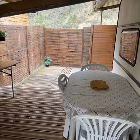 Caravanes De Provence Camping *